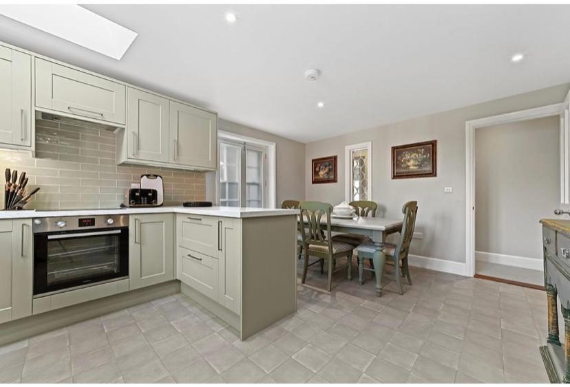 119 Northgate St - Delightful One Bedroom Apartment With Fantastic Living Space Bury St. Edmunds ภายนอก รูปภาพ